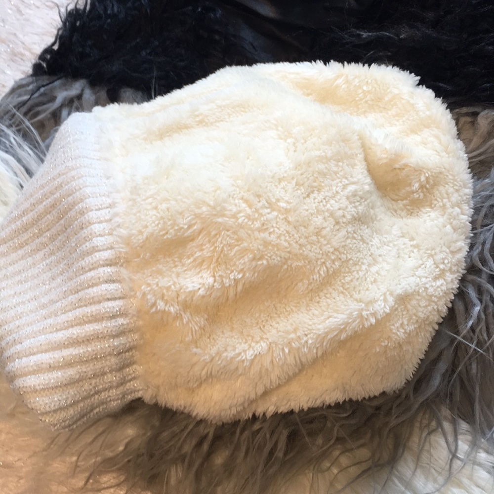 White hat Pom Pom NEW - Picture 4 of 7